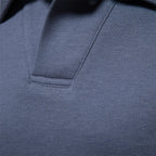 Polo homem confortável disponível em azul bege verde e cinzento escuro
