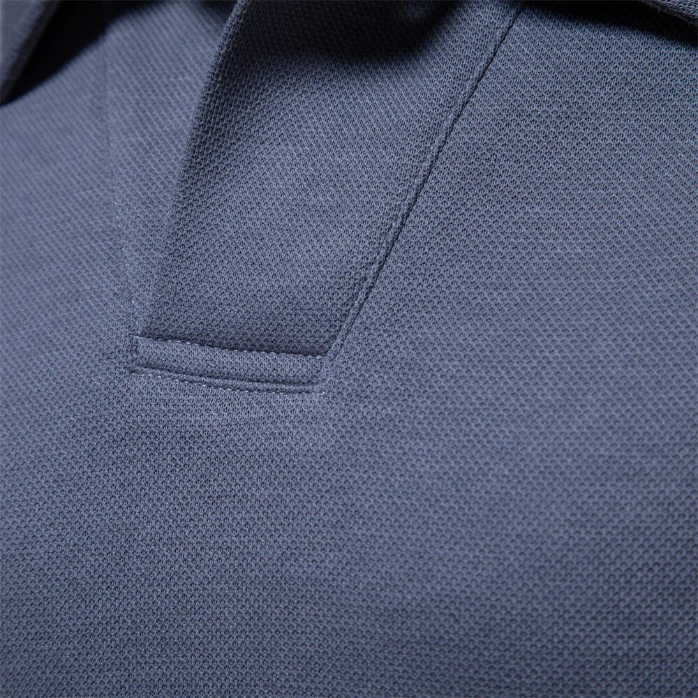 Polo homem confortável disponível em azul bege verde e cinzento escuro