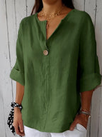 Blusa feminina decote V com botão decorativo corte amplo tecido leve