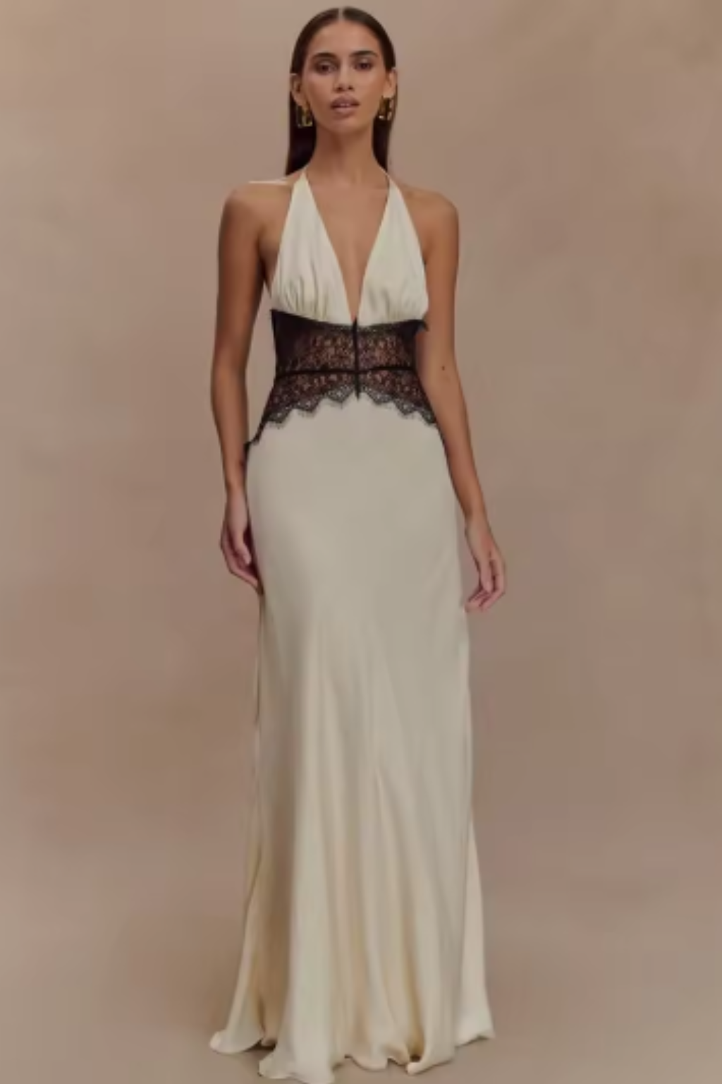 Vestido maxi mulher halter costas nuas com detalhe de renda na cintura
