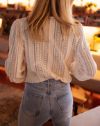 Blusa feminina crochet decote em V com mangas bufantes padrão rendado boémio