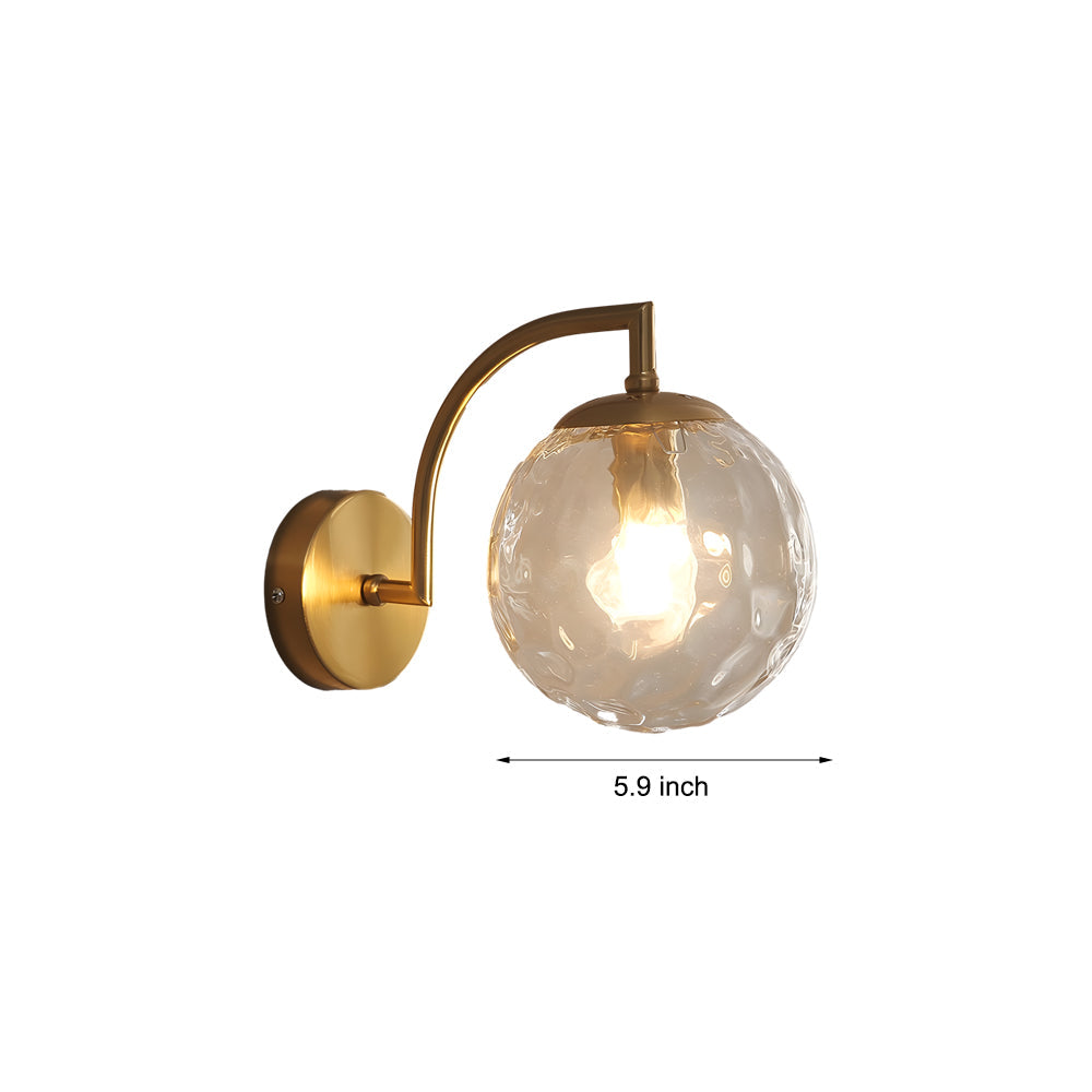 Aplique de parede braço curvo com globo de vidro canelado, metal dourado, 1 luz E14