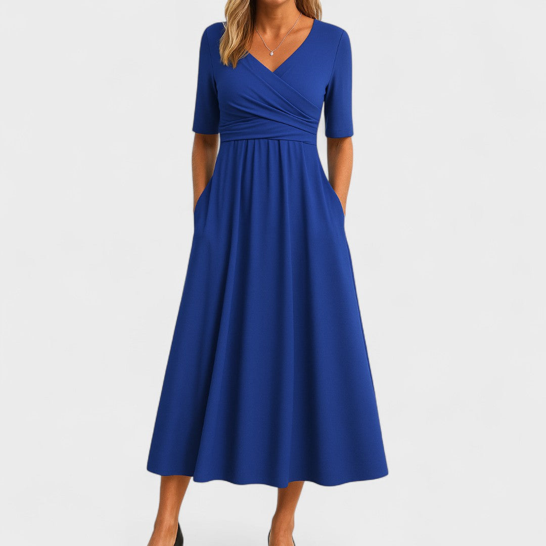 Vestido midi feminino decote V franzido com bolsos laterais e saia evasê
