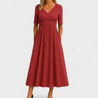 Vestido midi feminino decote V franzido com bolsos laterais e saia evasê