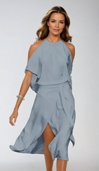 Vestido midi ombros à mostra com orla assimétrica fluida para mulher