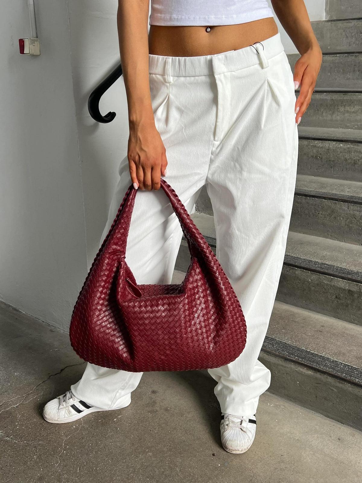 Tote bag mulher espaçosa com alças resistentes e compartimentos organizados