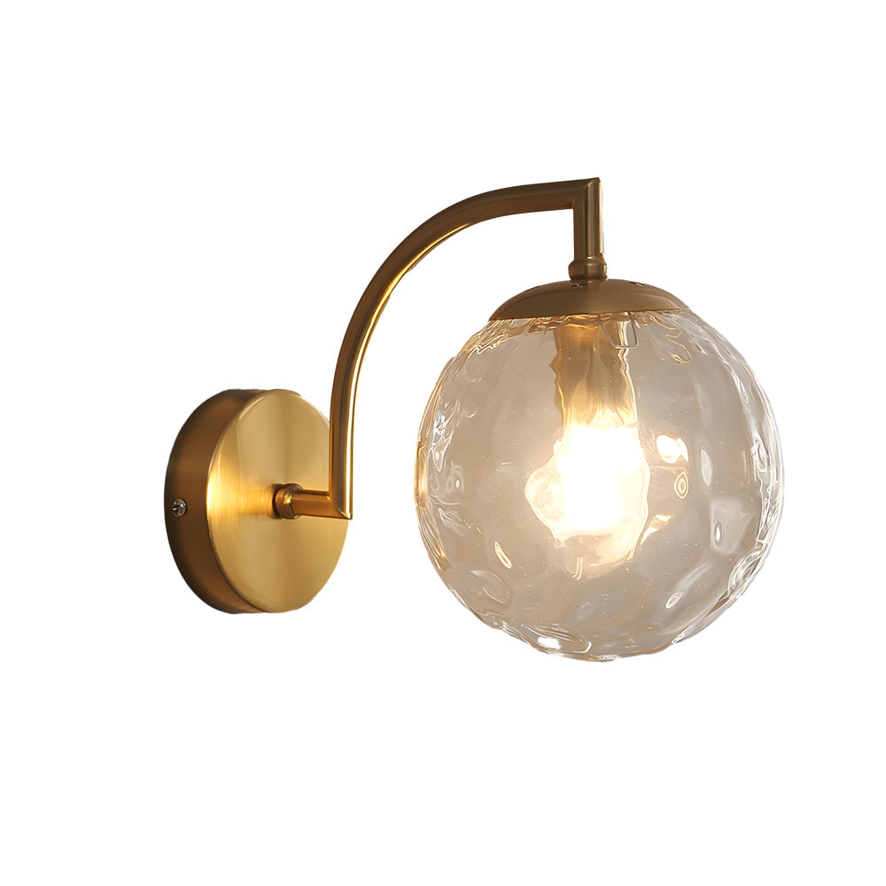 Aplique de parede braço curvo com globo de vidro canelado, metal dourado, 1 luz E14