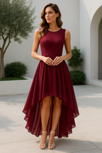 Vestido feminino sem mangas versátil em tecido fluido e suave