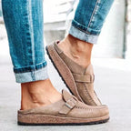 Mules ortopédicas femininas de camurça com sola plataforma e fivela ajustável