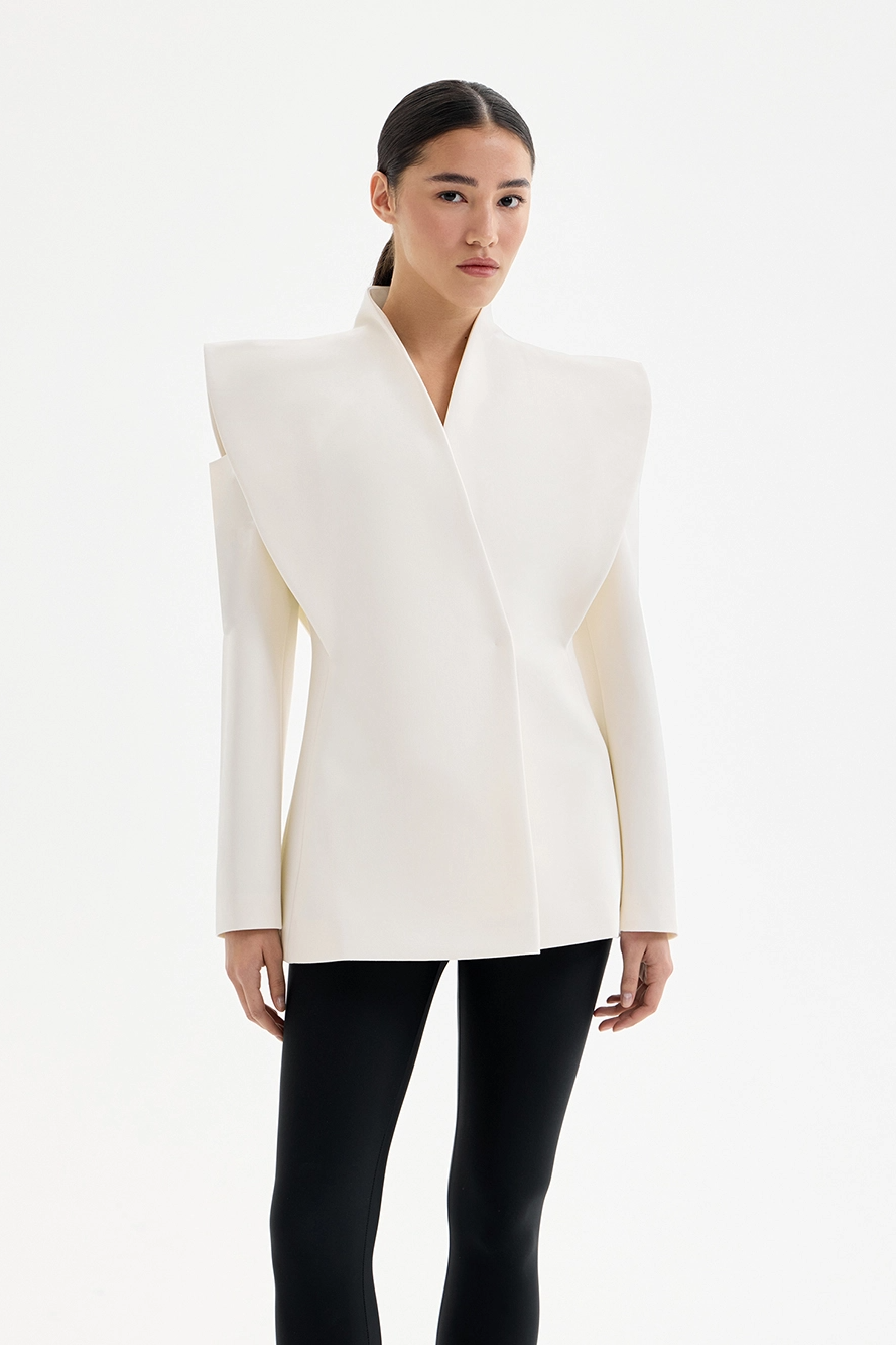 Blazer feminino ombros estruturados corte ajustado manga comprida