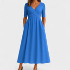 Vestido midi feminino decote V franzido com bolsos laterais e saia evasê
