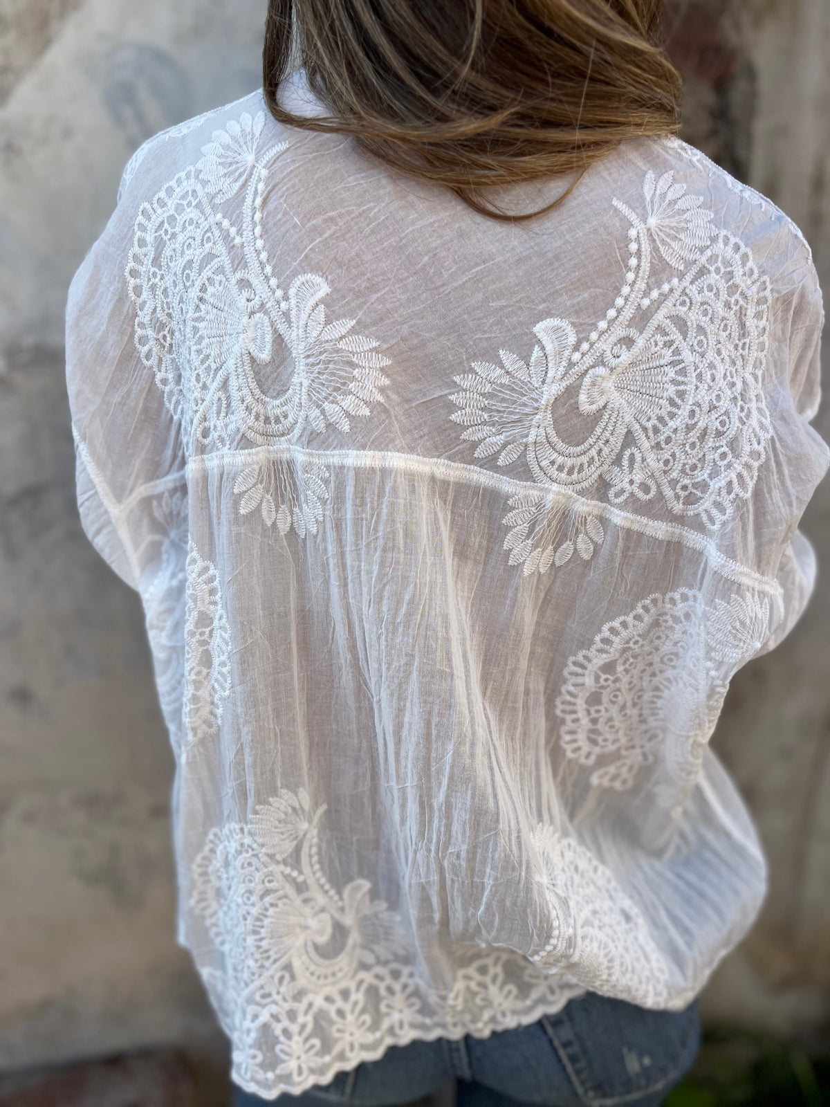 Blusa feminina de renda bordada branca elegante e respirável