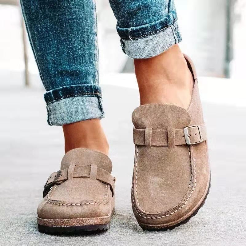 Mules ortopédicas femininas de camurça com sola plataforma e fivela ajustável