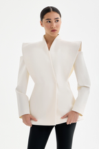Blazer feminino ombros estruturados corte ajustado manga comprida