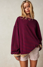 Camisola oversized às riscas com gola redonda e mangas compridas