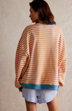 Camisola oversized às riscas com gola redonda e mangas compridas