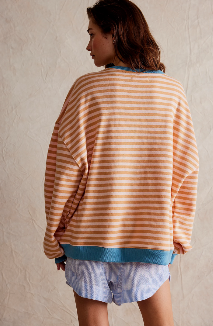 Camisola oversized às riscas com gola redonda e mangas compridas