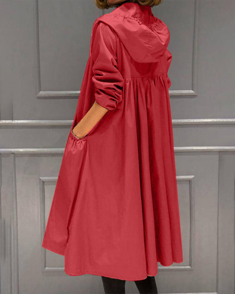 Casaco trench coat feminino ajustado com fechos de correr e pregas estruturadas