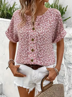 Blusa feminina floral com botões corte fluido e estampa delicada