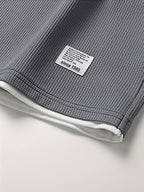 Conjunto masculino de duas peças em tecido waffle, fit relaxado e respirável