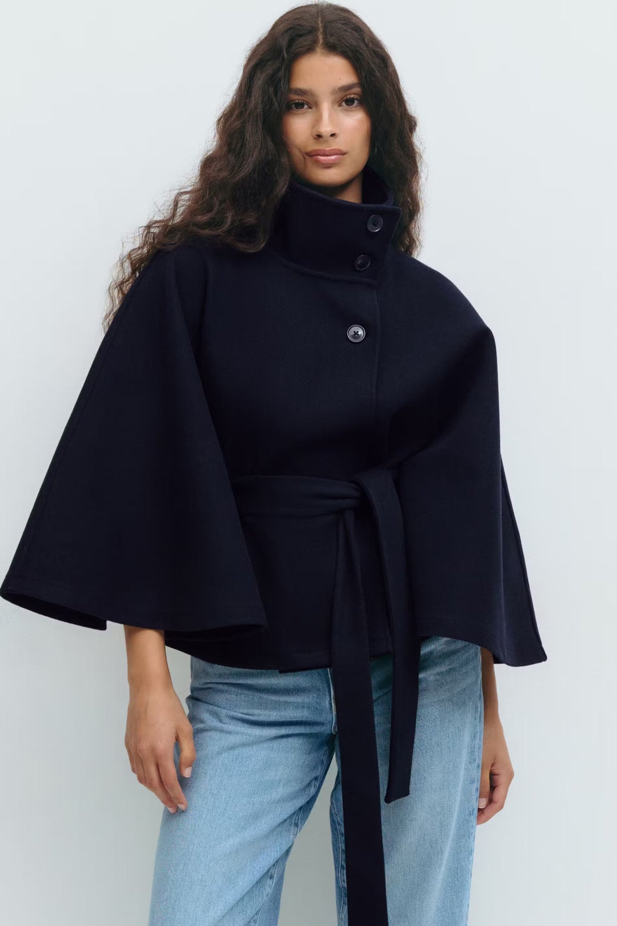 Casaco capa mulher gola alta cinto laço inverno corte regular