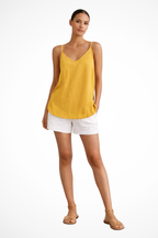 Top feminino de linho com alças finas e corte relaxed