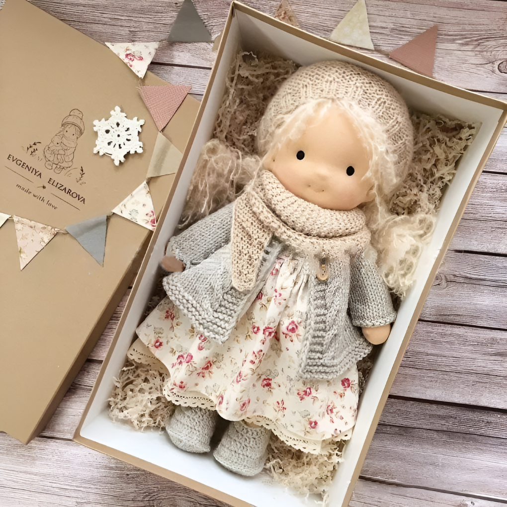 Boneca Waldorf artesanal em algodão e lã natural, suave, para bebés e crianças a partir dos 2 anos