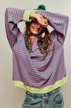 Camisola oversized às riscas com gola redonda e mangas compridas