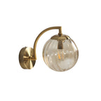 Aplique de parede braço curvo com globo de vidro canelado, metal dourado, 1 luz E14