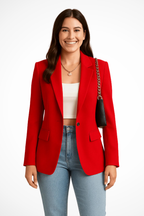 Blazer feminino estruturado com botão único e lapela, corte alfaiatado