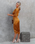 Vestido midi assimétrico drapejado feminino com ombro a nu e fenda discreta