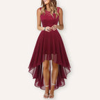 Vestido feminino sem mangas versátil em tecido fluido e suave
