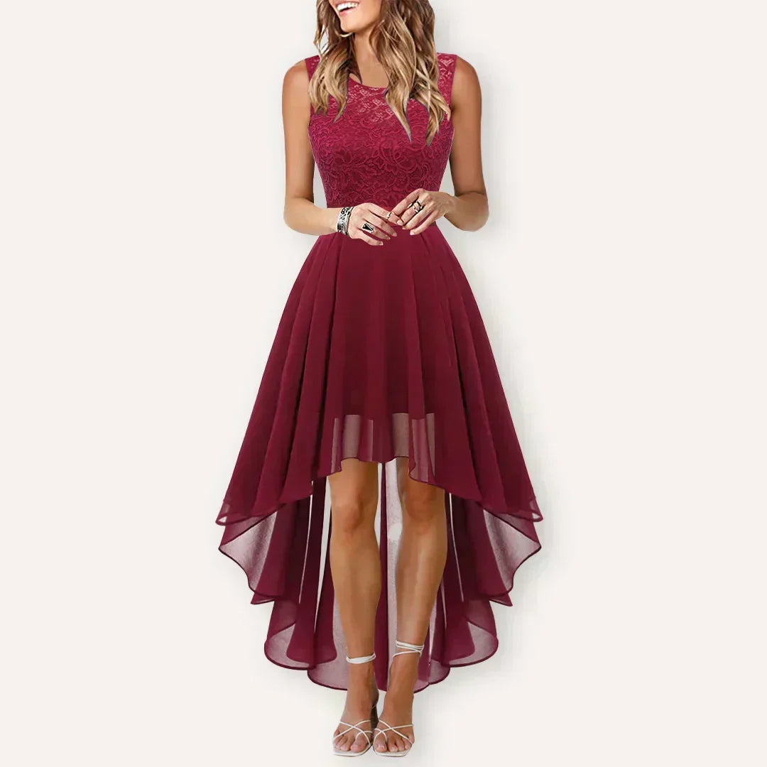 Vestido feminino sem mangas versátil em tecido fluido e suave