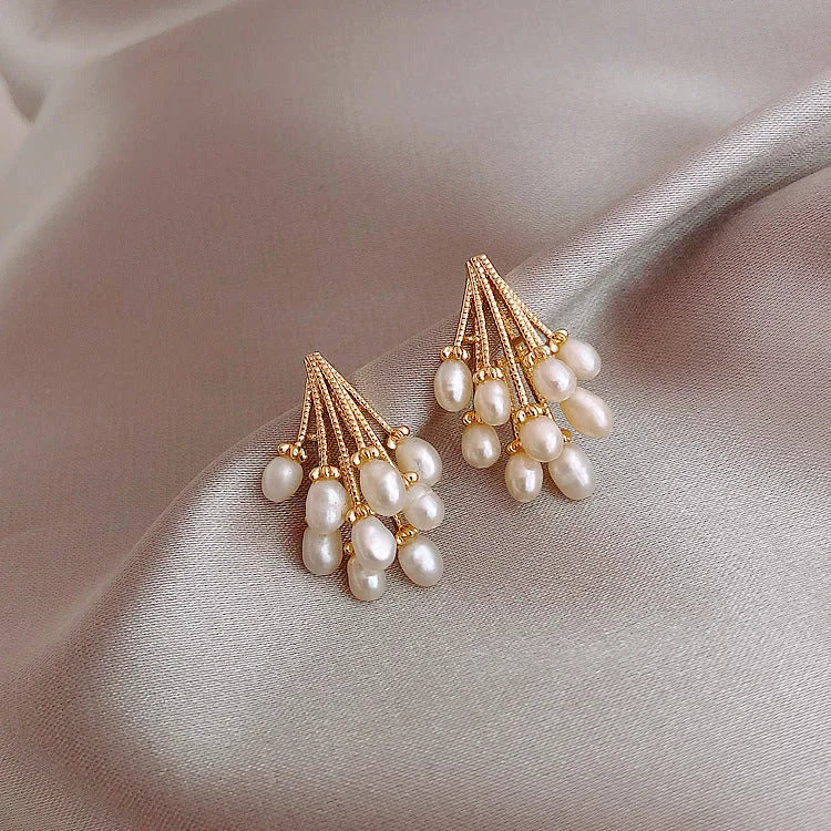 Brincos de pérola com franjas em prata 925 banhada a ouro 18K, design elegante e hipoalergénico