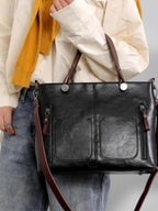 Bolsa tiracolo em couro genuíno com fecho magnético e alça ajustável