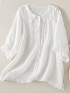Blusa feminina gola folhada com botões frontais e mangas fluidas