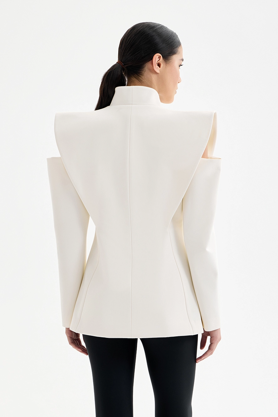 Blazer feminino ombros estruturados corte ajustado manga comprida