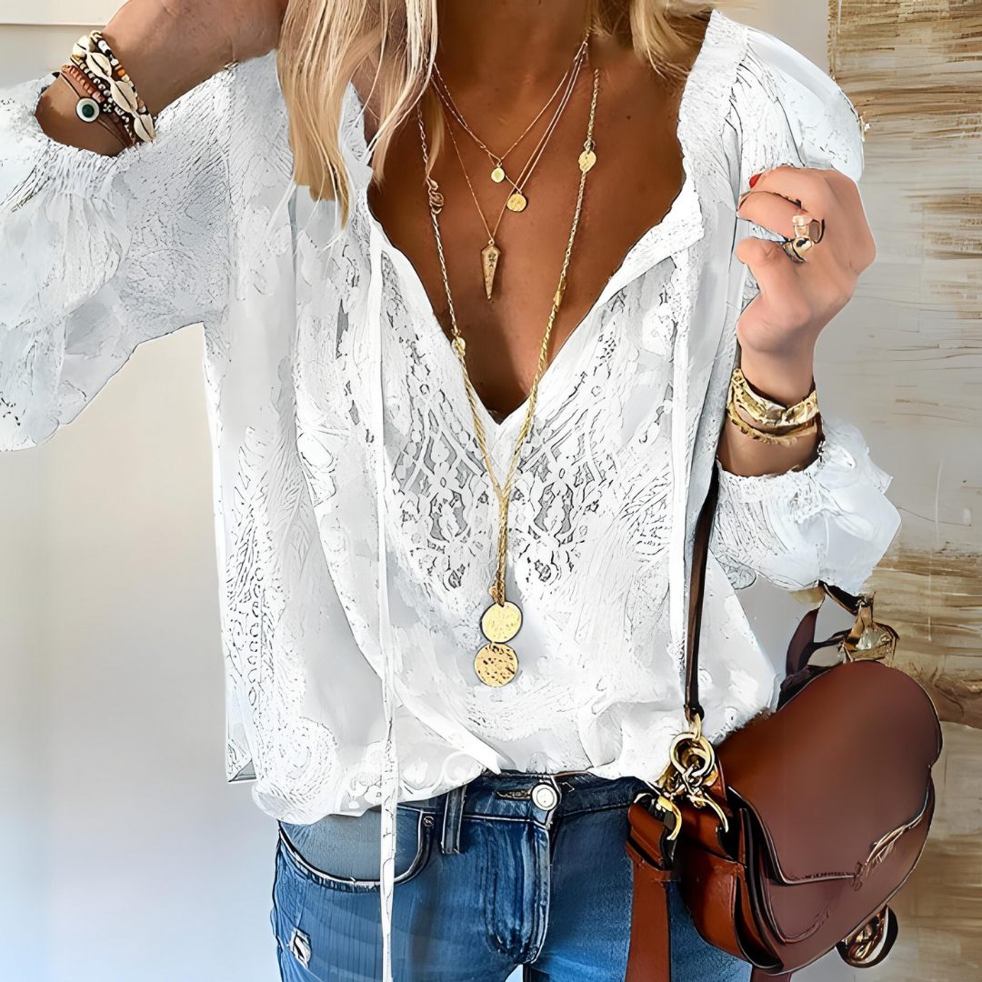 Blusa feminina boho com decote recortado modelagem fluida