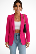Blazer feminino estruturado com botão único e lapela, corte alfaiatado
