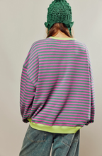 Camisola oversized às riscas com gola redonda e mangas compridas