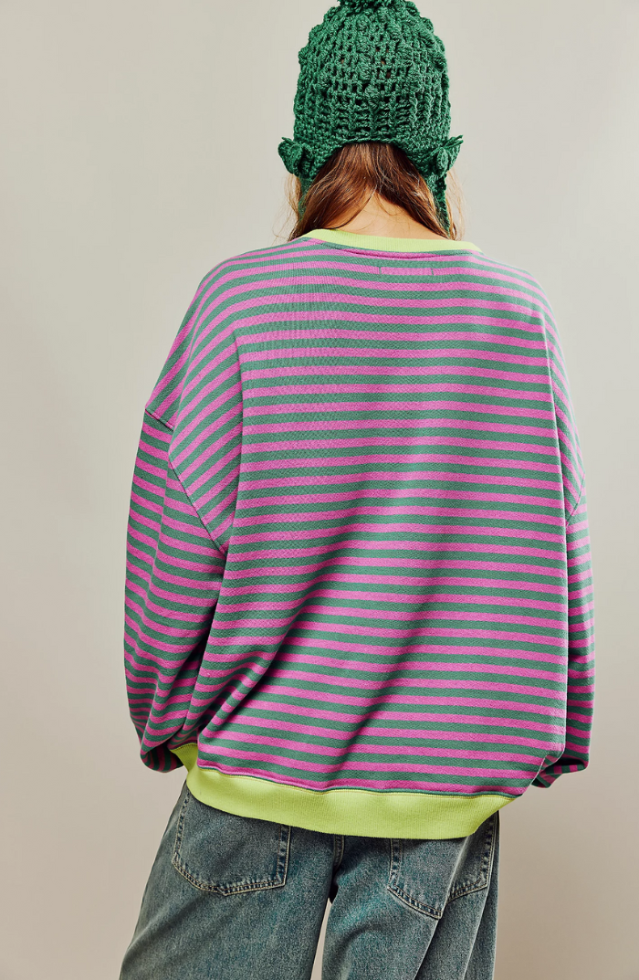 Camisola oversized às riscas com gola redonda e mangas compridas