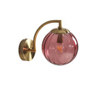 Aplique de parede braço curvo com globo de vidro canelado, metal dourado, 1 luz E14