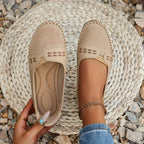 Mulheres loafers slip on perfurados confortáveis em cores neutras