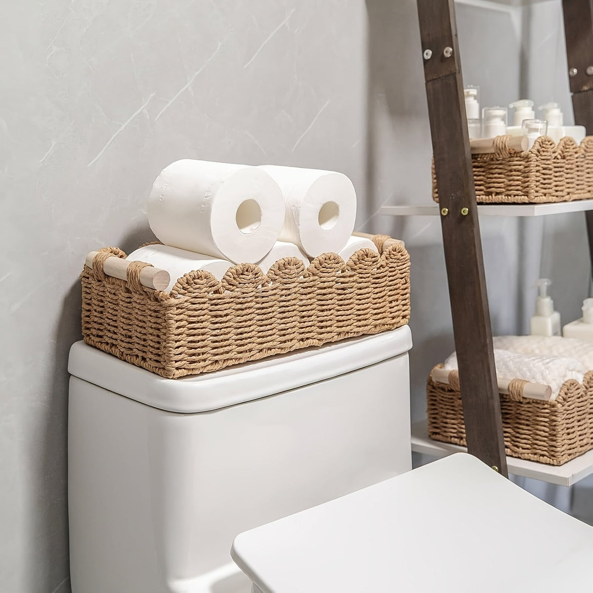 Cesto de arrumação boho em fibra natural trançada, retangular com bordo decorativo em leque