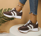 Sneakers plataforma chunky retro mulher com atacadores e detalhes contrastantes
