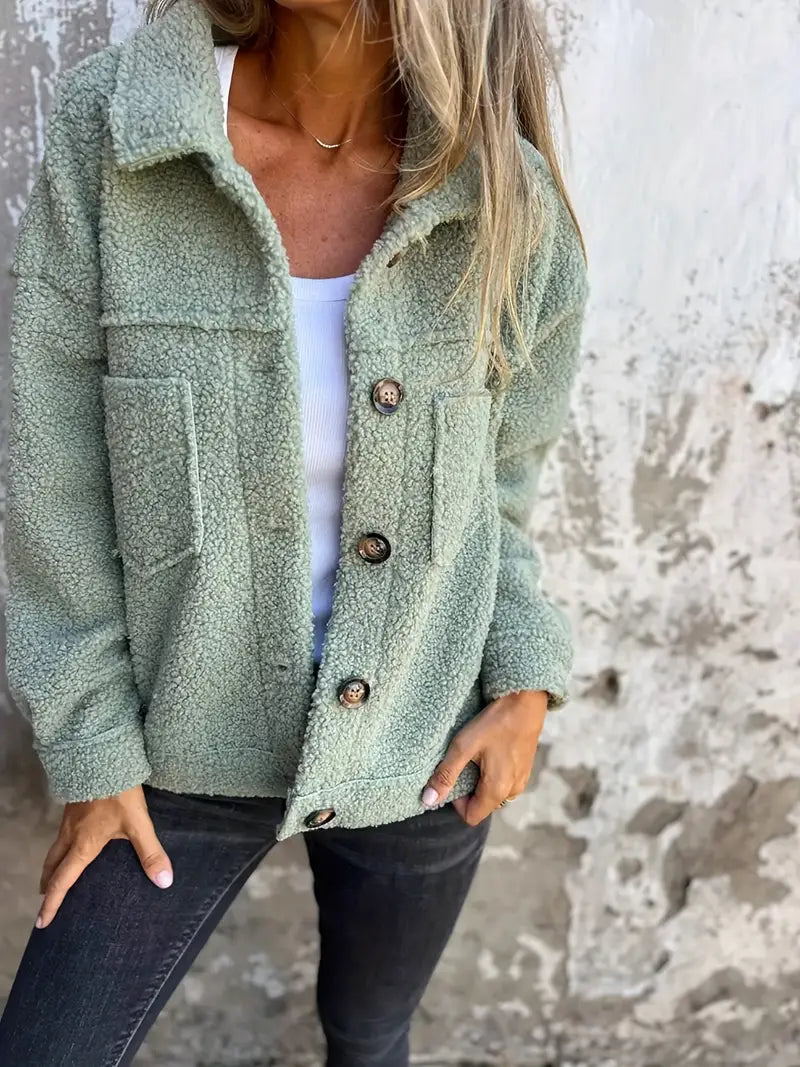 Casaco feminino oversized teddy com botões e bolsos de placa
