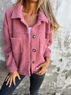 Casaco feminino oversized teddy com botões e bolsos de placa