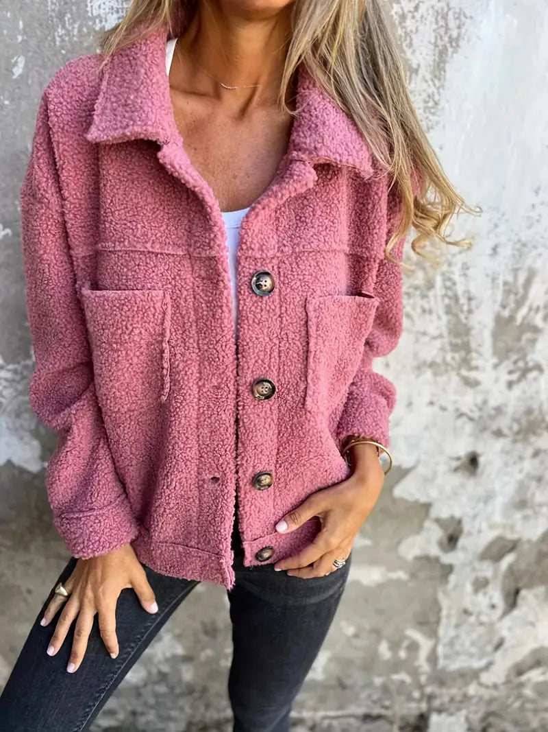 Casaco feminino oversized teddy com botões e bolsos de placa