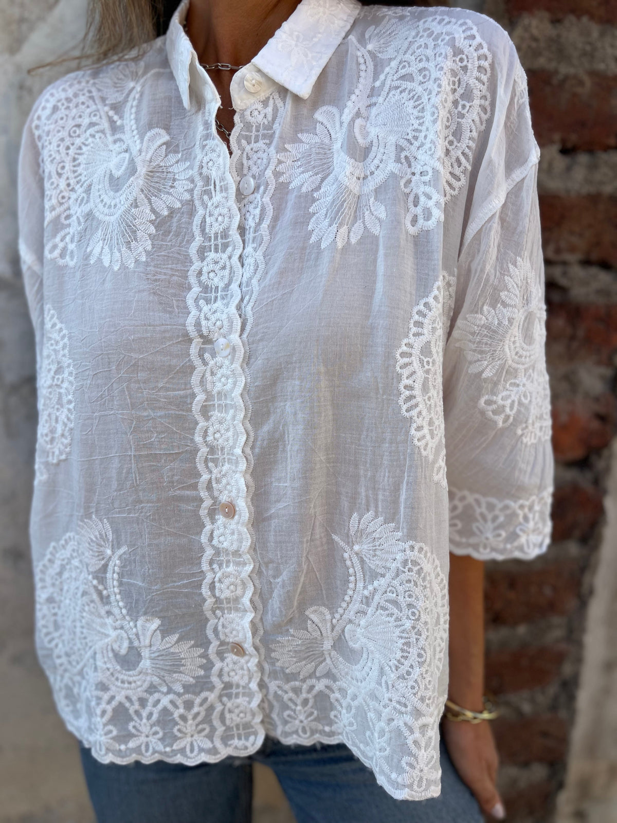 Blusa feminina de renda bordada branca elegante e respirável
