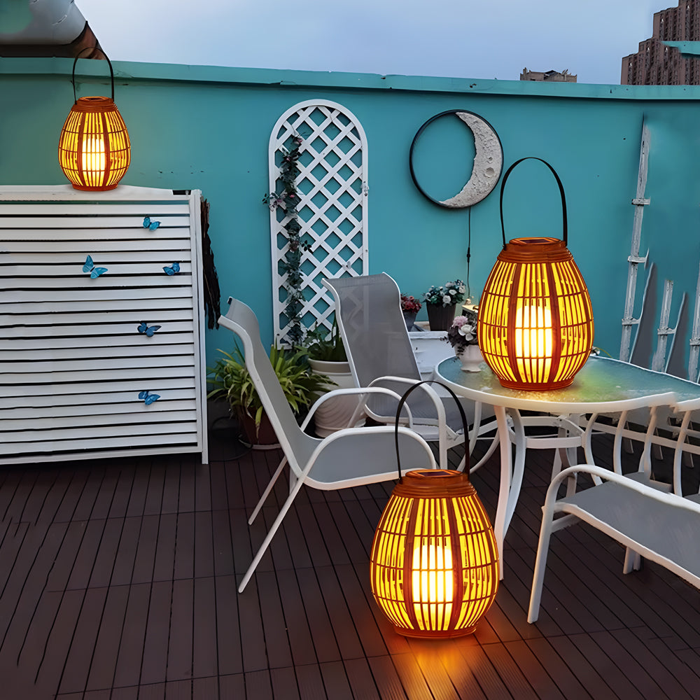 Lanterna solar exterior portátil impermeável com design bambu e luz LED quente